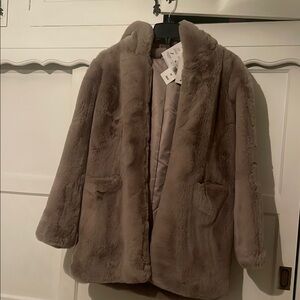 Luxurious Faux Fur Coat in Taupe